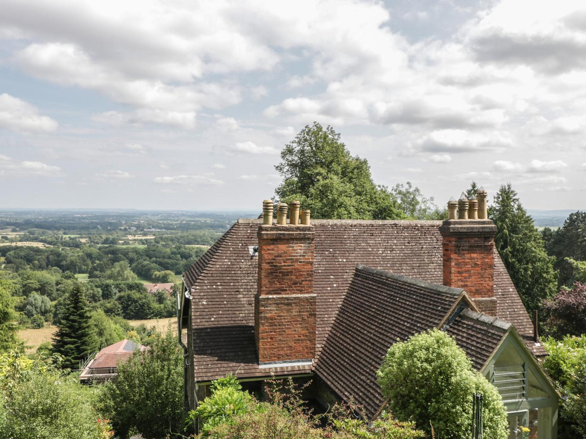 Amazing View Apartment Malvern Wells Exterior photo
