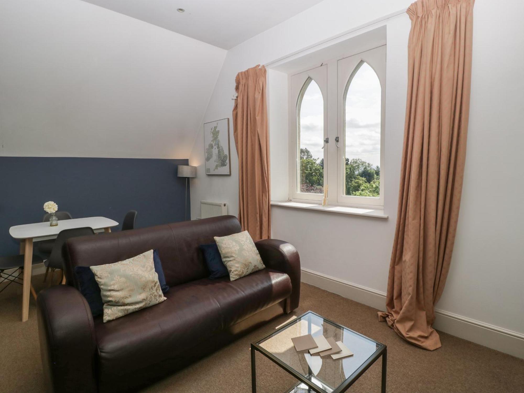 Amazing View Apartment Malvern Wells Exterior photo