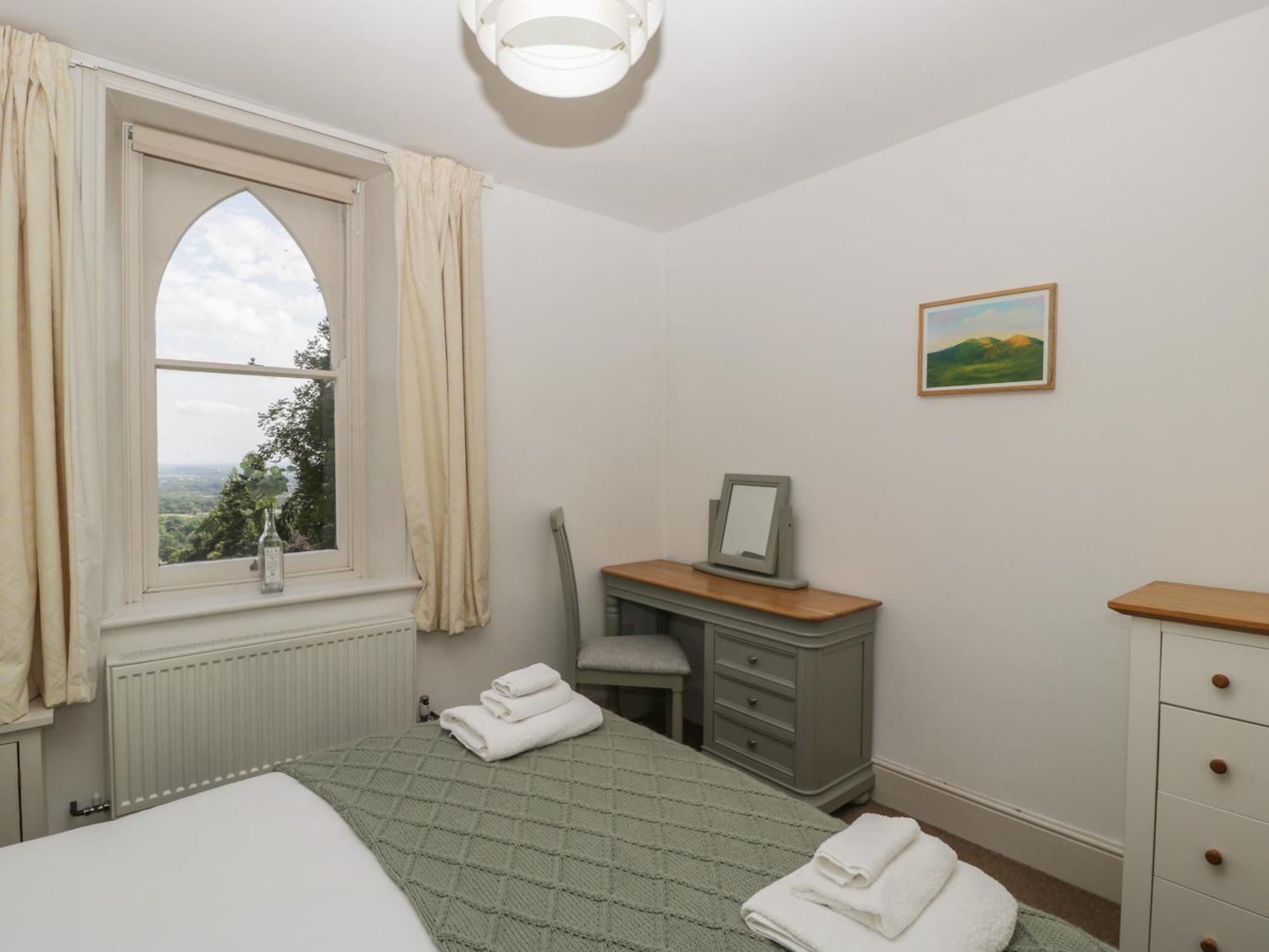 Amazing View Apartment Malvern Wells Exterior photo