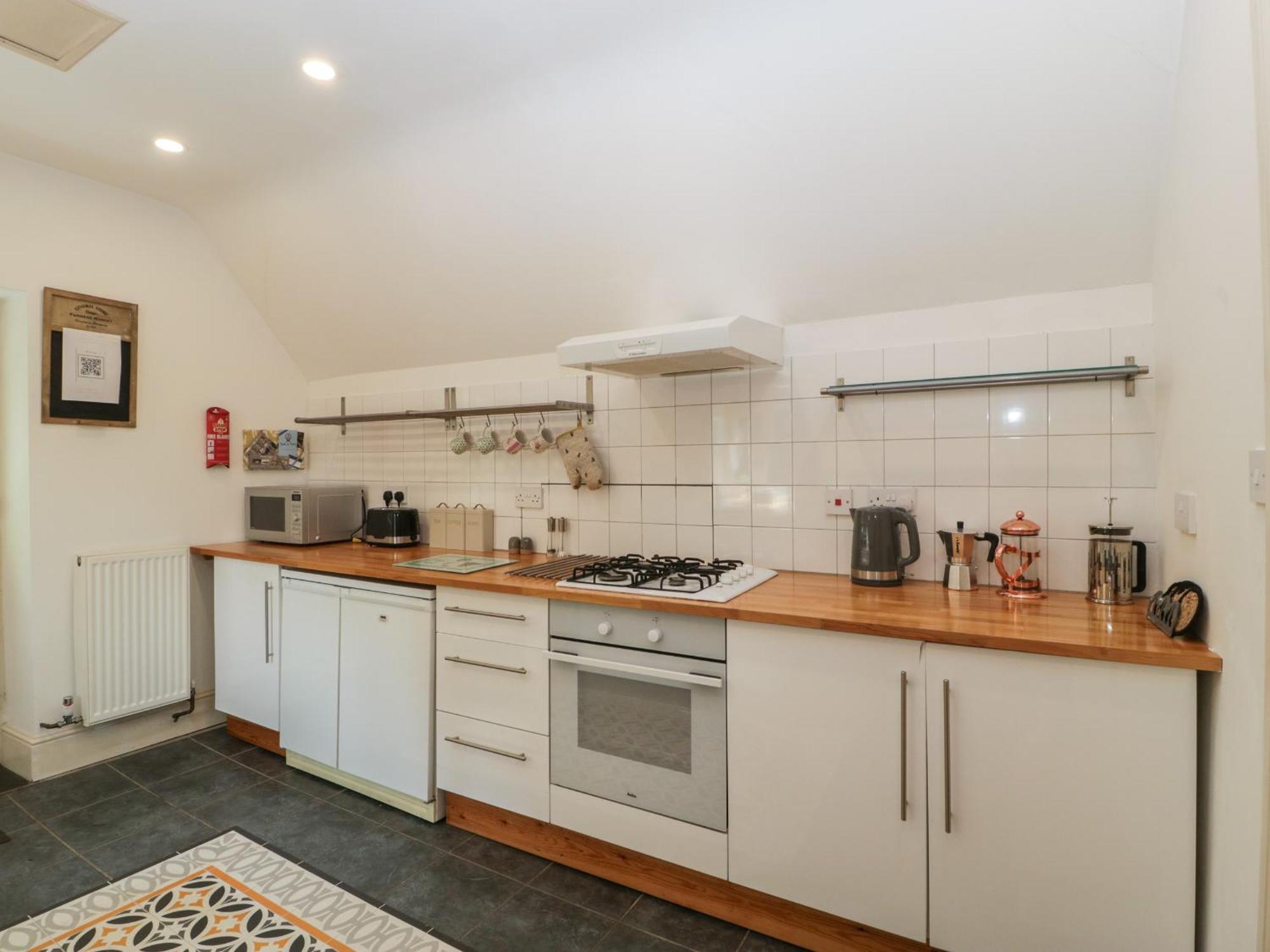 Amazing View Apartment Malvern Wells Exterior photo