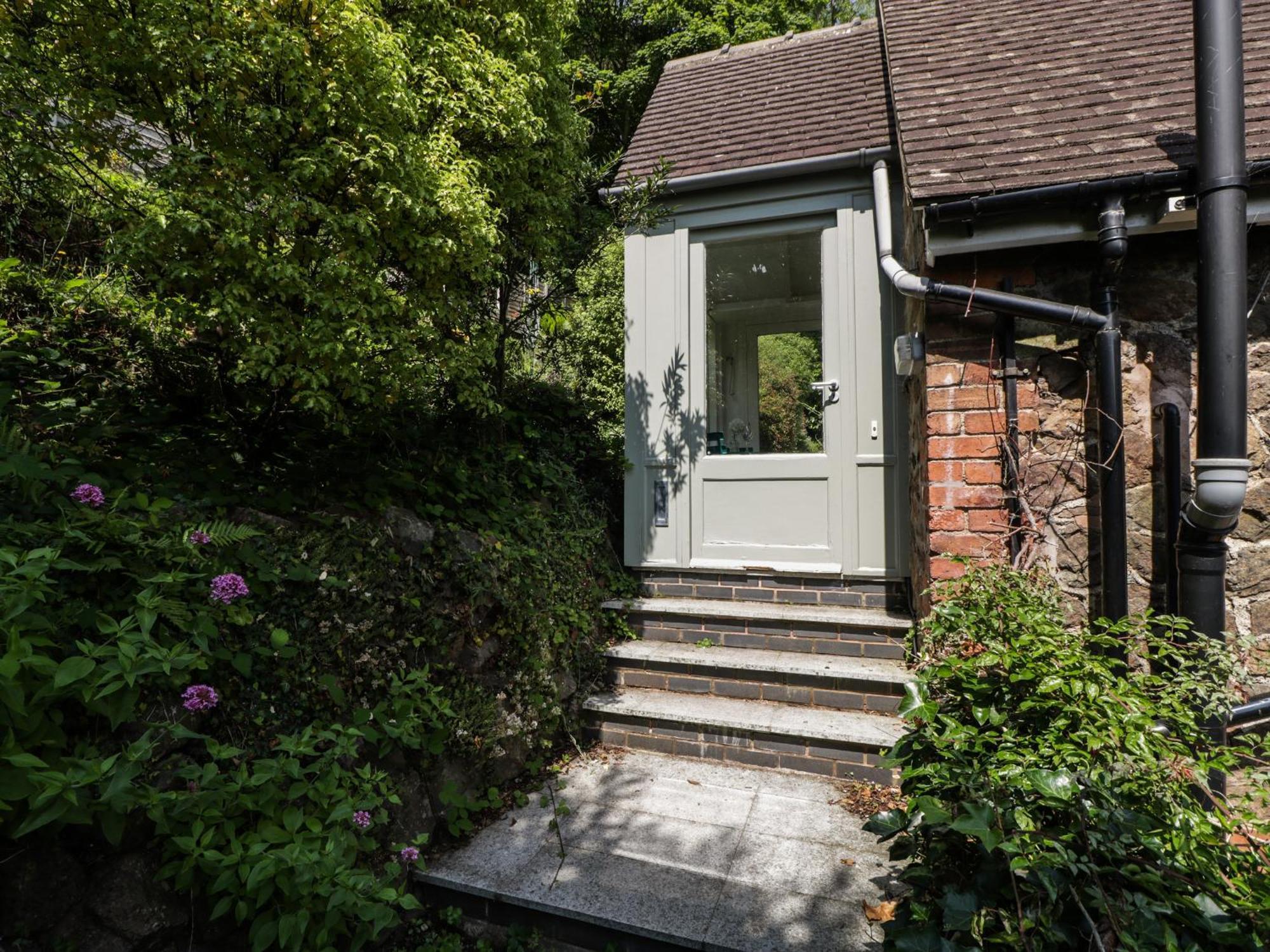 Amazing View Apartment Malvern Wells Exterior photo